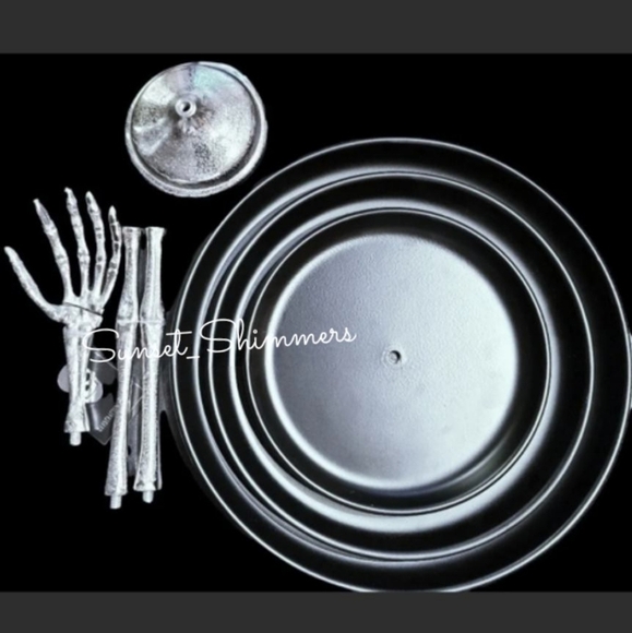 HALLOWEEN Metal Skeleton Hand 3 Tier Footed Serving Stand Appetizer Dessert Tray - Picture 5 of 12